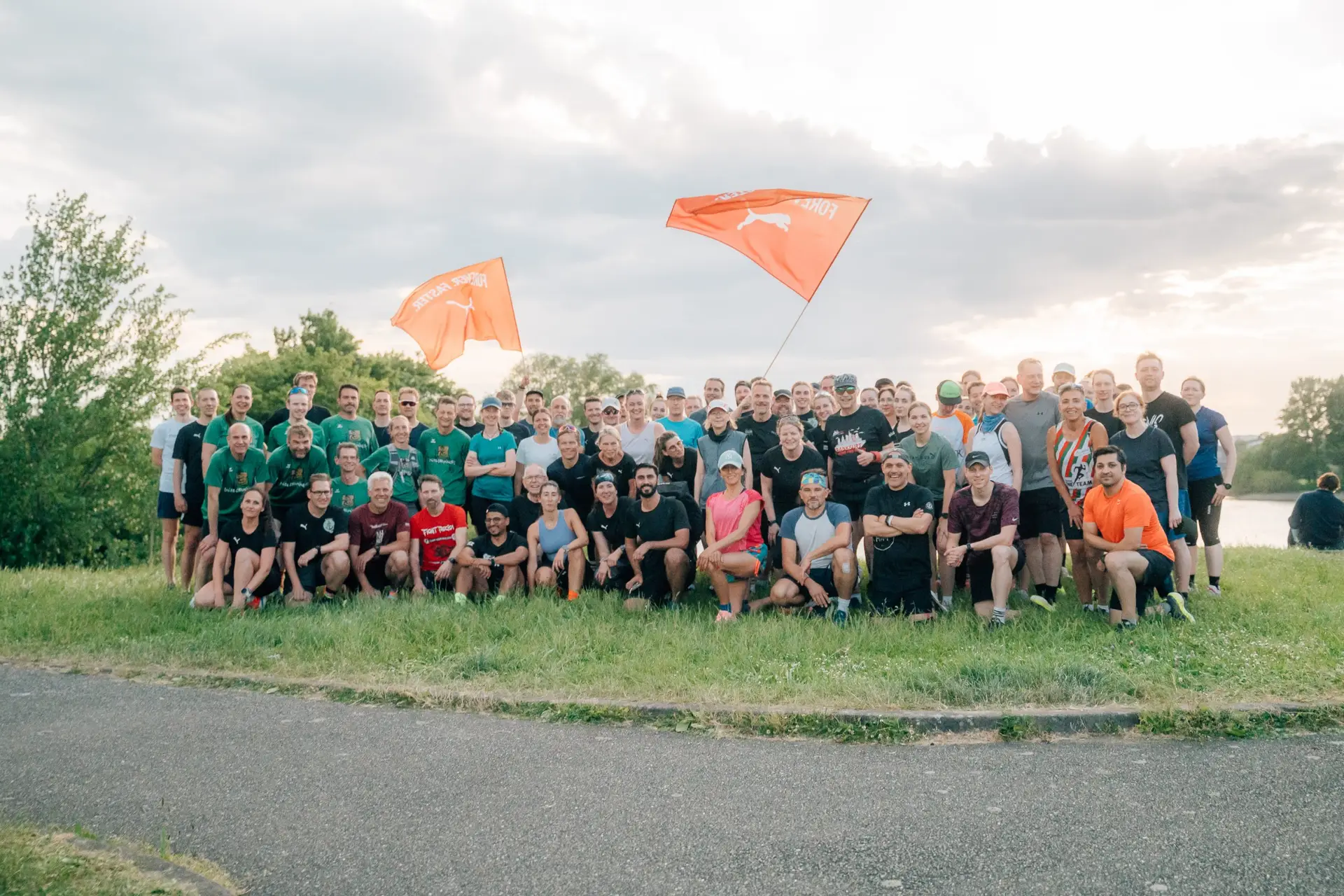 Gruppenfoto von den Läufern beim Run Your City Sport-Event