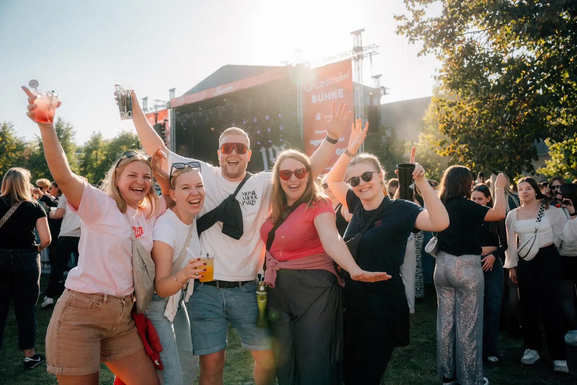 Fans vor der Bühne am Rosenhof in Osnabrück