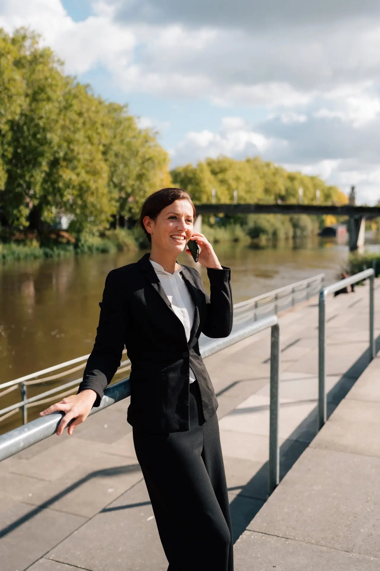 Vanessa Kotte am Telefon