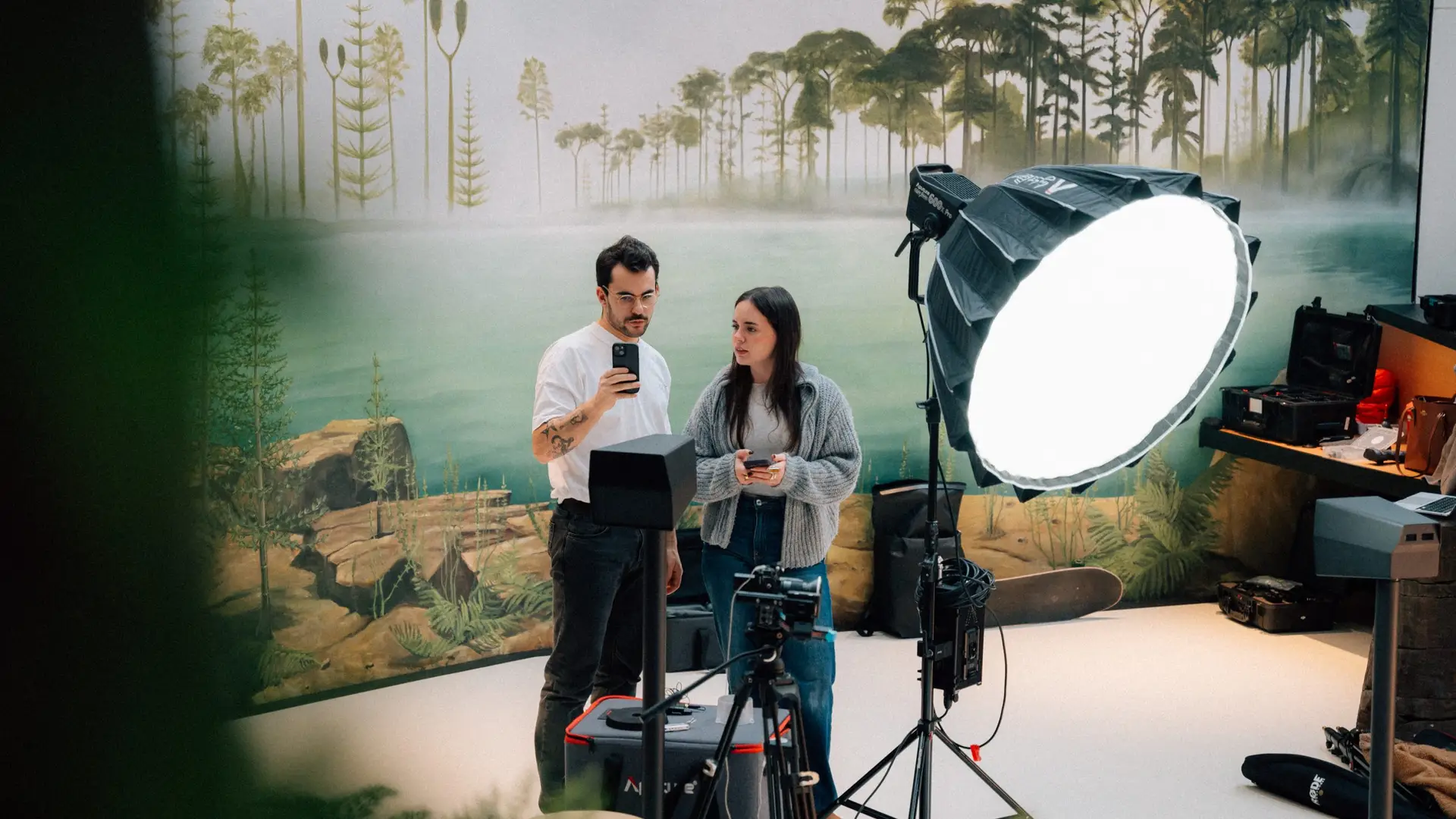 LionSchlenter@WACH.STUDIO-11 Professionelles Foto und Video-Equipment beim Dreh im Museum am Schölerberg